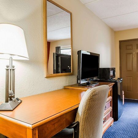 Rodeway Inn Charlotte Downtown Экстерьер фото